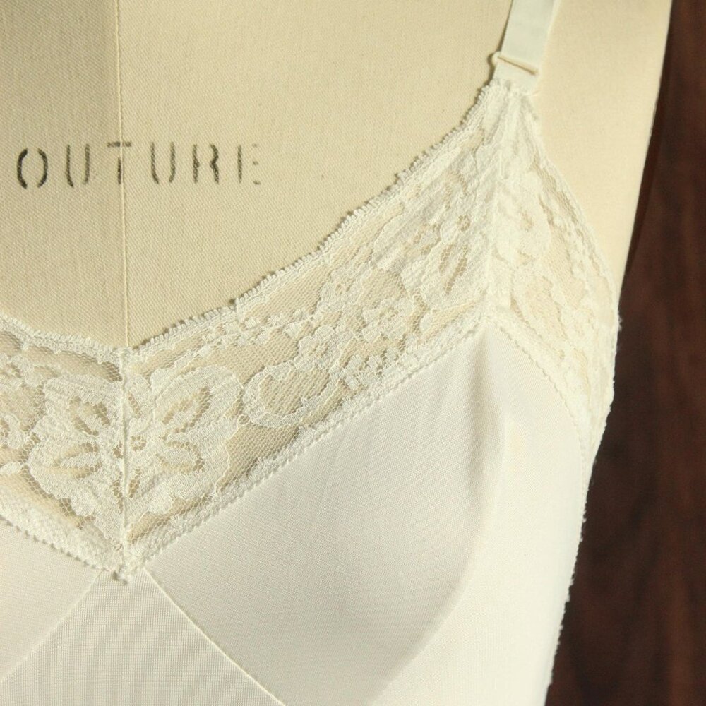 Vintage 1970s Slip, Montgomery Ward Ankle Length White Nightgown, Size 10/32 - Picture 4 of 11